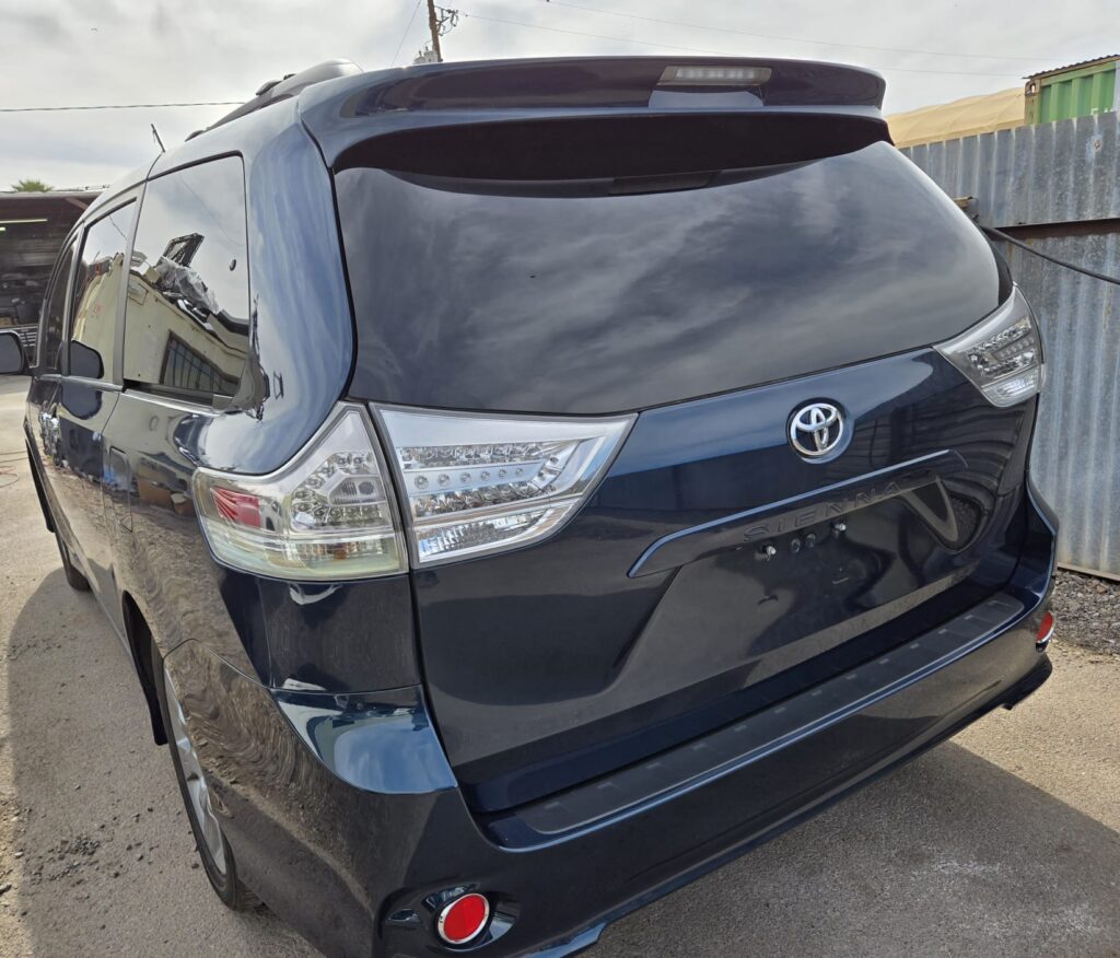 2011 TOYOTA SIENNA-1