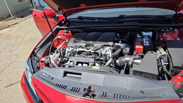 2020 toyota camry se with 90123-10