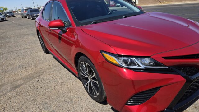 2020 toyota camry se with 90123-6