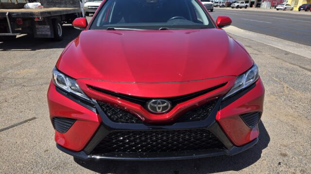 2020 toyota camry se with 90123-7