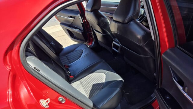 2020 toyota camry se with 90123-9